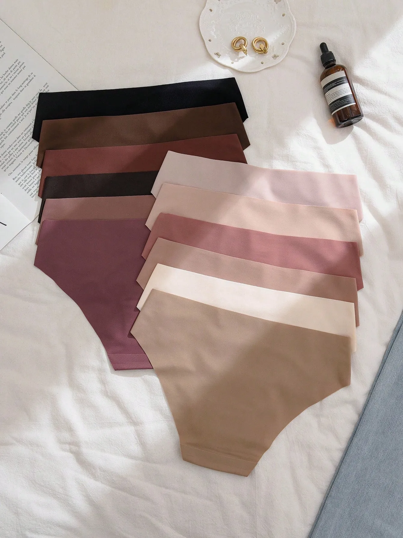 Solid Color Minimalist Seamless Triangle Panties (Pack Of 12)